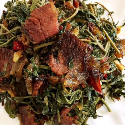 香椿炒肉怎么做(教你做出全家都爱吃的香椿炒腊肉)