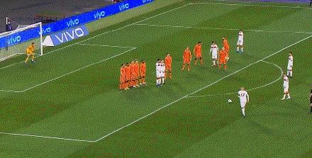 “国安旧将”伊尔马兹戴帽 土耳其4-2胜荷兰