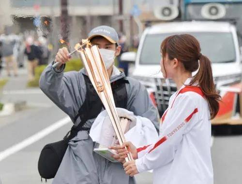 东京奥运会火炬又灭了l(东京奥运会圣火传递 连续两日圣火熄灭)