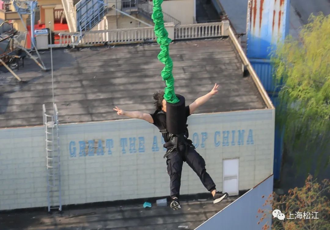 上海哪里有蹦极（勇敢者的游戏！上海欢乐谷新开的这个项目，敢来挑战吗？）