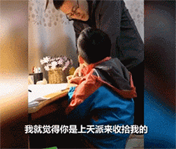 儿子做作业拖拖拉拉，一位父亲愤怒捶桌，结果手掌骨折了……