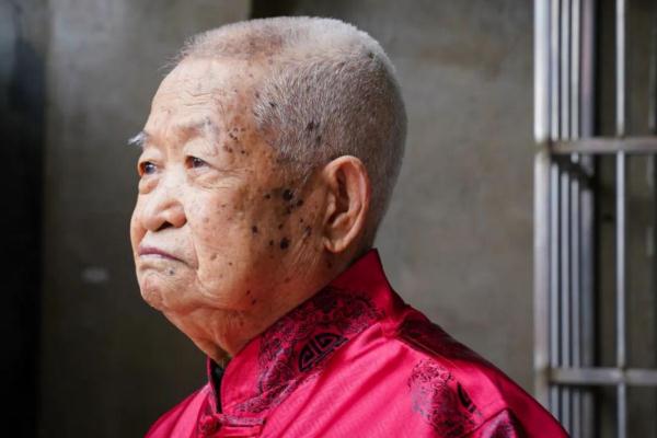 百岁“老司机”开“复兴号”？这个生日礼物背后的故事真热血
