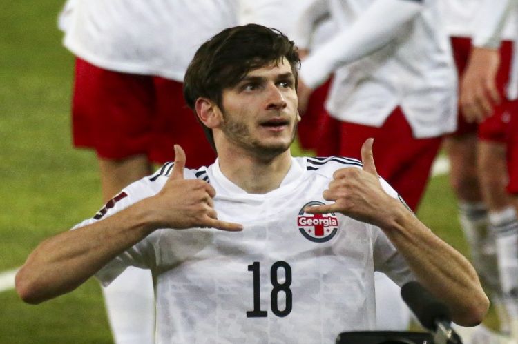 卡拉泽提供帮助（俄媒：米兰敲定20岁新星克瓦拉茨赫利亚，卡拉泽作为中间人牵线）-华海博客