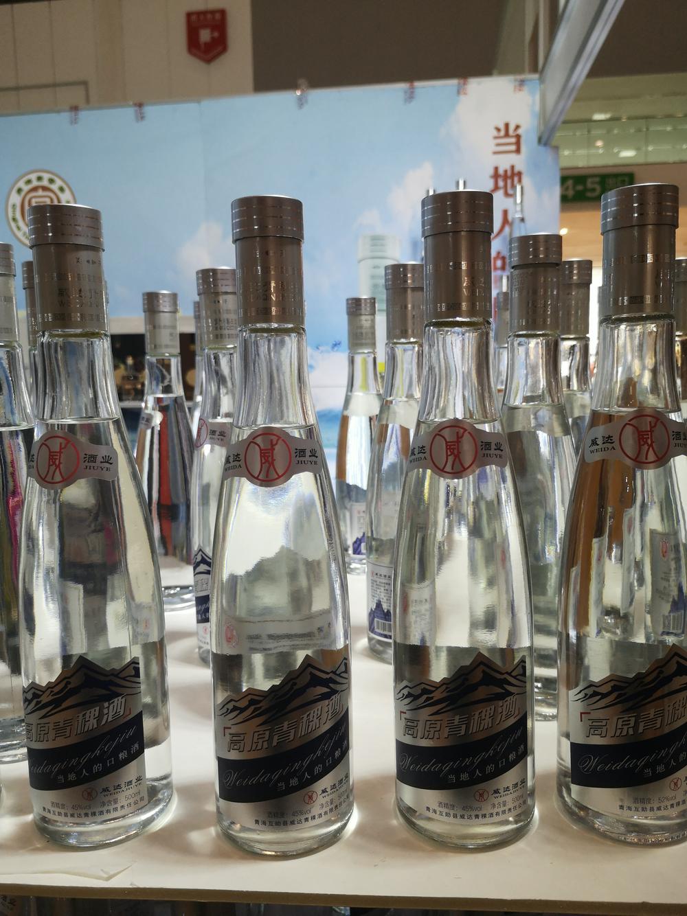 直击春糖会｜酱酒之外“光瓶酒”赛道也很热 光良酒业过去12个月销售同比增逾300%