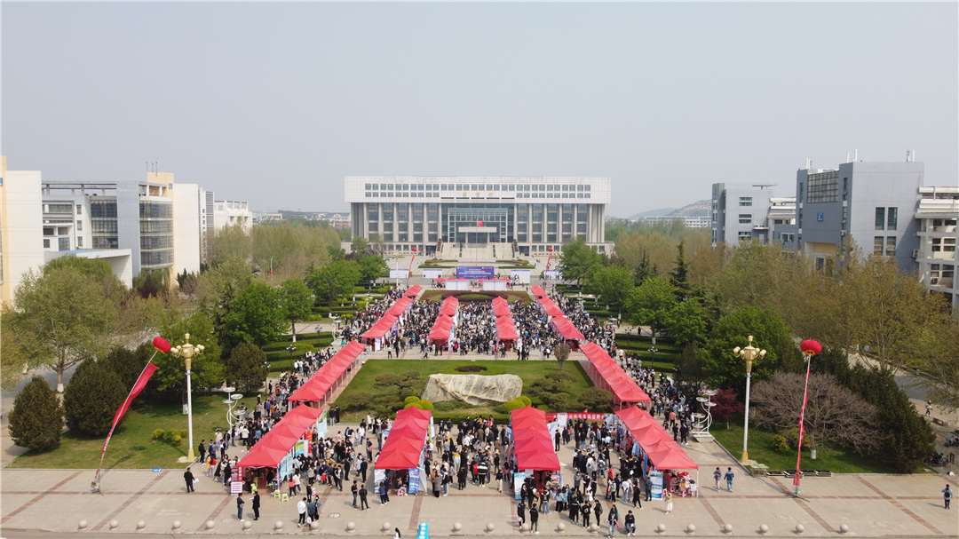 驻济高校毕业生就业双选会（齐鲁工业大学站）今日举办，现场火爆