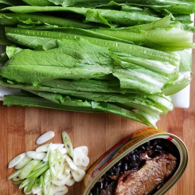 鲮鱼油麦菜「鲮鱼油麦菜是哪个菜系」