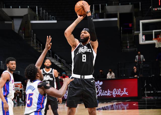 乔治32分快船逆转活塞xnnx（莫里斯33+6乔治32+9 快船主场逆转活塞）-趣拿体育