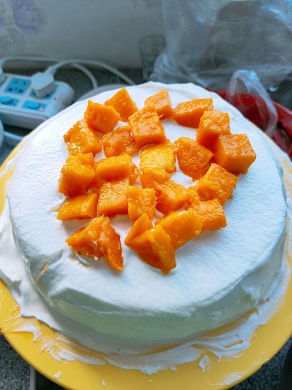初学者做生日蛋糕简单（新手首次做生日蛋糕的简易过程）