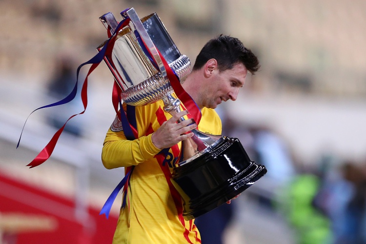 西班牙国王杯决赛(回顾巴萨国王杯夺冠坎坷历程：三轮加时赛晋级，两次补时