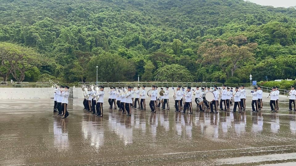 香港小学生：看到中式步操非常震撼