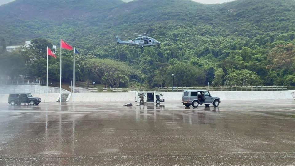 香港小学生：看到中式步操非常震撼