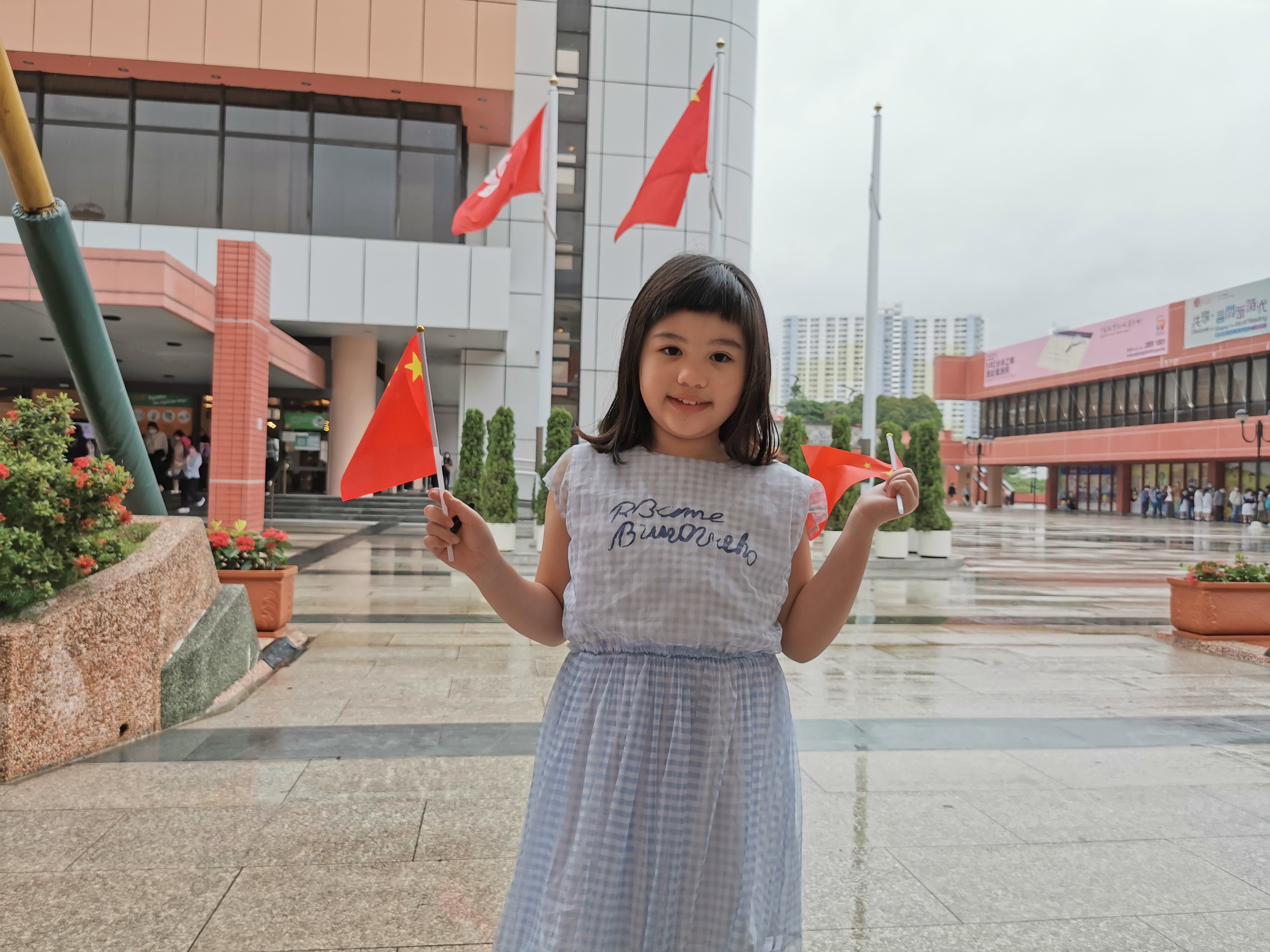 香港小学生：看到中式步操非常震撼