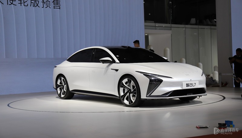 3.3秒破百/1000km续航都是小意思 上海车展十大最强电动车