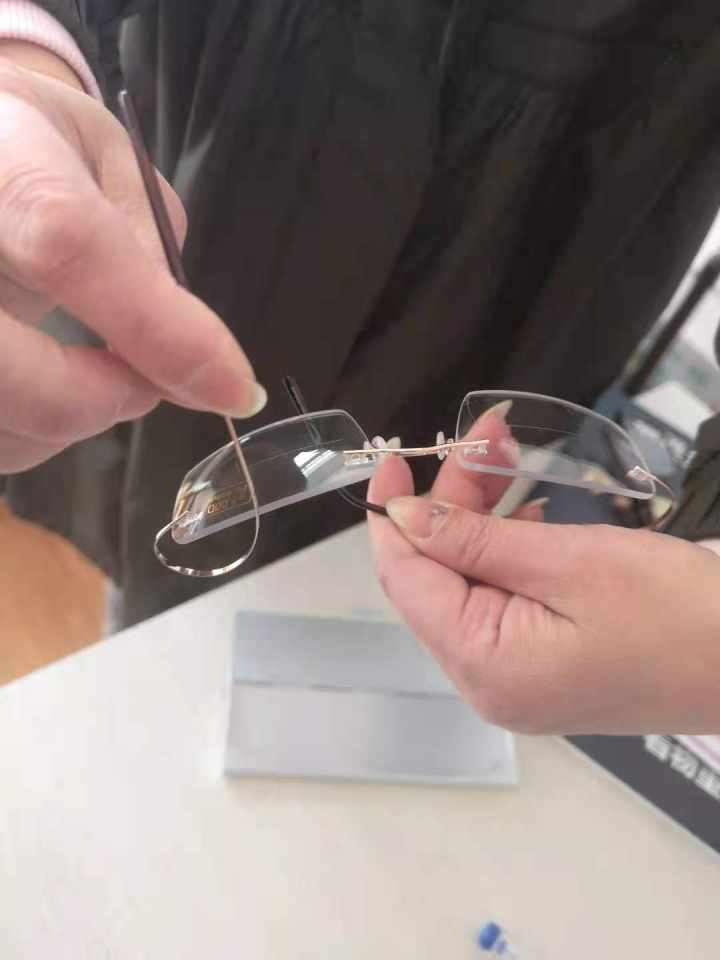 马踏飞燕眼镜怎么样（小时小店 - 红海之中，为什么杭州这家眼镜小店20年来屹立不倒？）