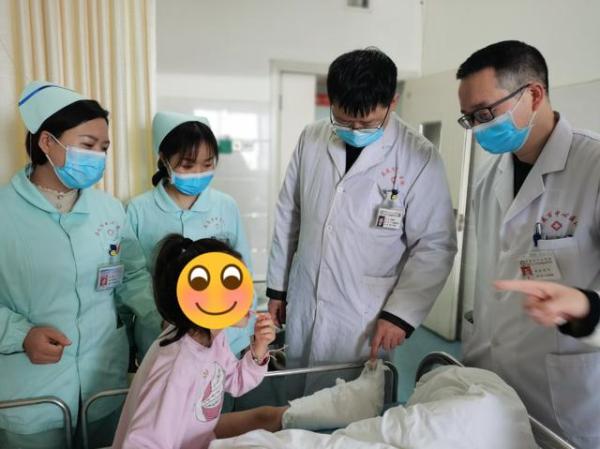 奇迹生还！娄底5岁女孩从7楼意外掉下来晚了，还安慰慌张的妈妈“妈妈，不要哭”