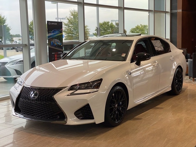 雷克萨斯GS F到店实拍！搭5.0 V8引擎，原厂四出排气，性能媲美M3