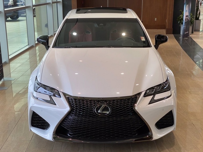 雷克萨斯GS F到店实拍！搭5.0 V8引擎，原厂四出排气，性能媲美M3
