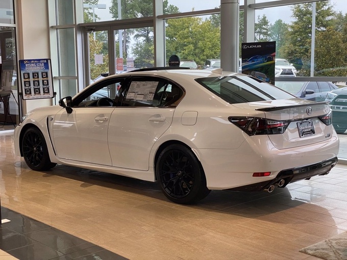 雷克萨斯GS F到店实拍！搭5.0 V8引擎，原厂四出排气，性能媲美M3