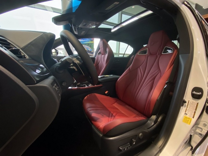 雷克萨斯GS F到店实拍！搭5.0 V8引擎，原厂四出排气，性能媲美M3