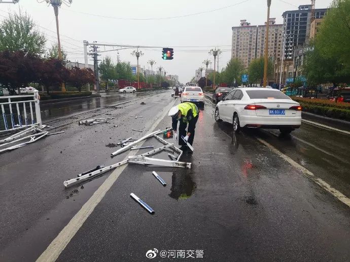 正能量丨风雨中的城市守护人，是最可爱的人！