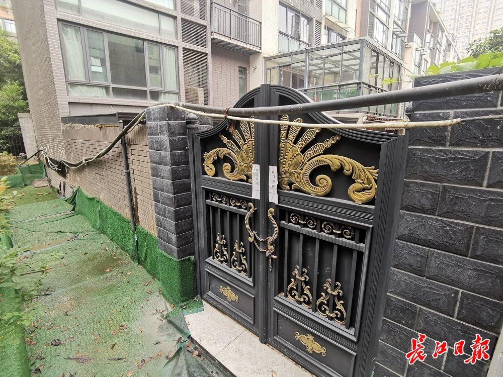 小区拆围墙,