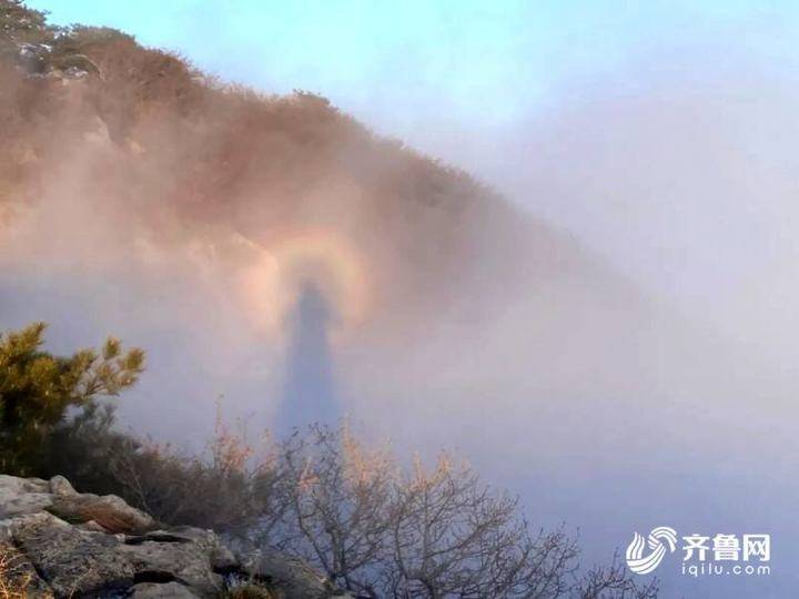 东泰山(叹为观止！雨后泰山之巅惊现四大奇观)