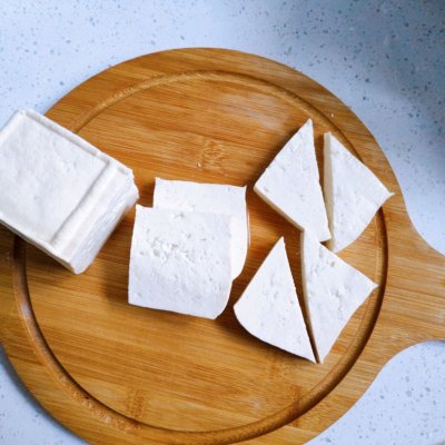 家常烧豆腐（六步做出鲜嫩爽滑的家常烧豆腐）