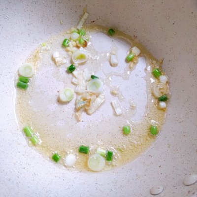 家常烧豆腐（六步做出鲜嫩爽滑的家常烧豆腐）