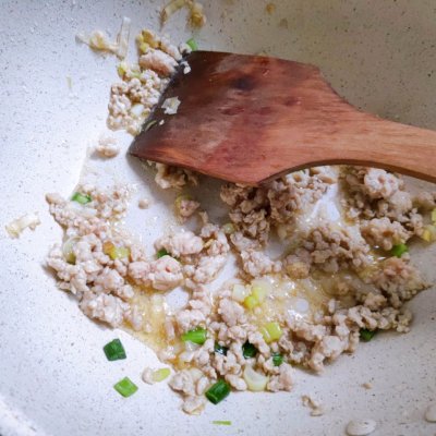 家常烧豆腐（六步做出鲜嫩爽滑的家常烧豆腐）