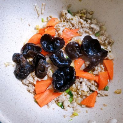 家常烧豆腐（六步做出鲜嫩爽滑的家常烧豆腐）
