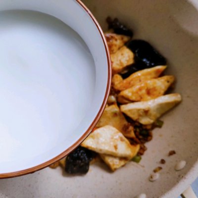 家常烧豆腐（六步做出鲜嫩爽滑的家常烧豆腐）