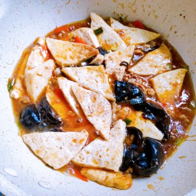 家常烧豆腐（六步做出鲜嫩爽滑的家常烧豆腐）