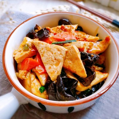 家常烧豆腐（六步做出鲜嫩爽滑的家常烧豆腐）