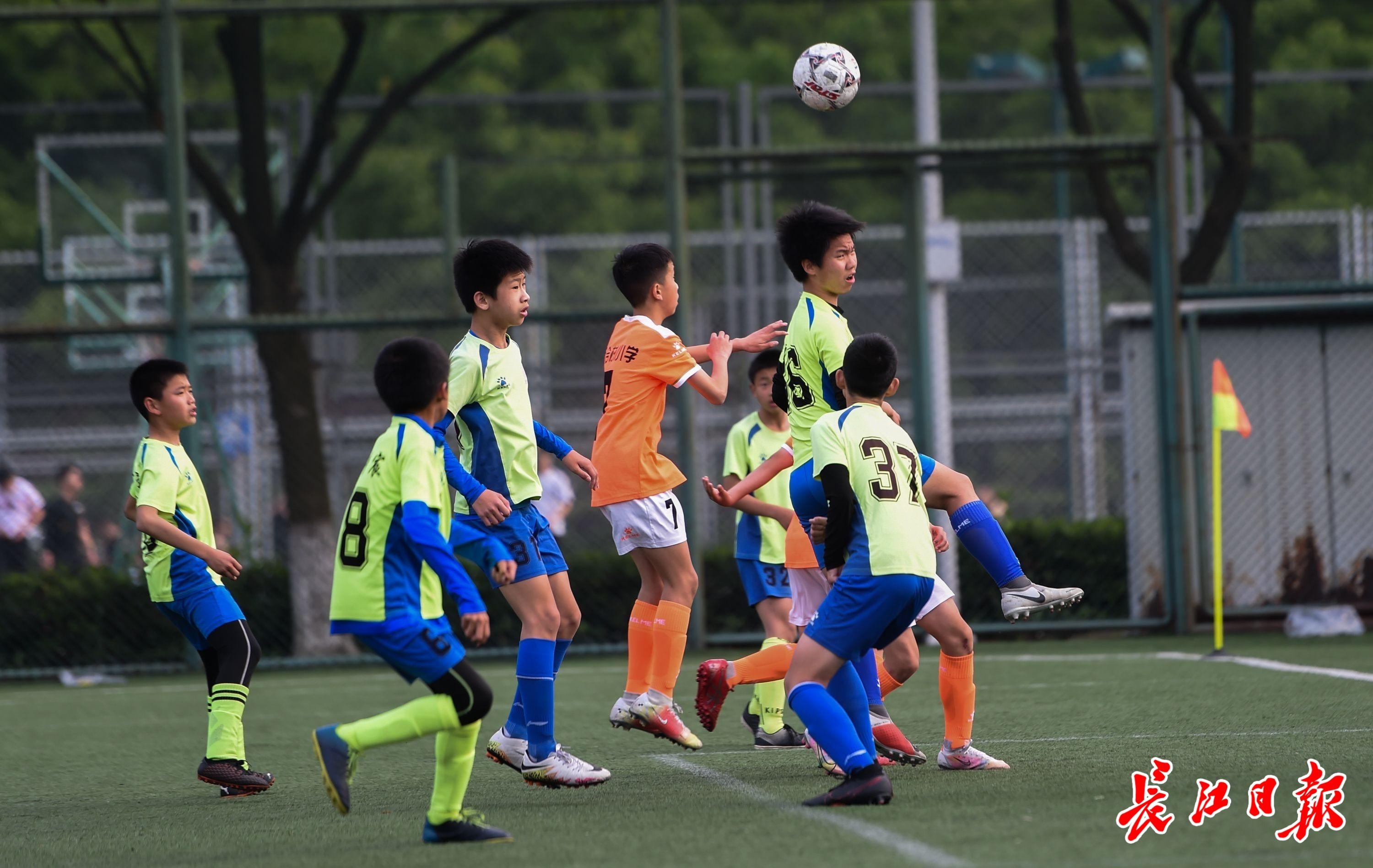 武汉小学生足球赛(“老对手”又在决赛中相逢，德才小学收获武汉市校园足球联赛精英组冠军)