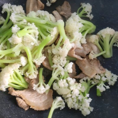 菜花炒肉怎么做,菜花炒肉怎么做好吃又簡單