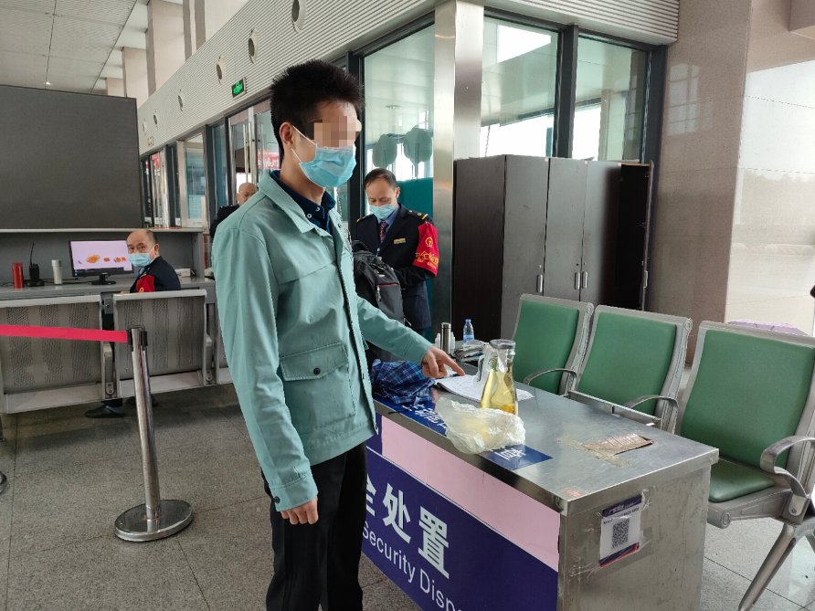 拘留！受老板之托带瓶“粘合剂”坐高铁，株洲男子：我知道里面含煤油