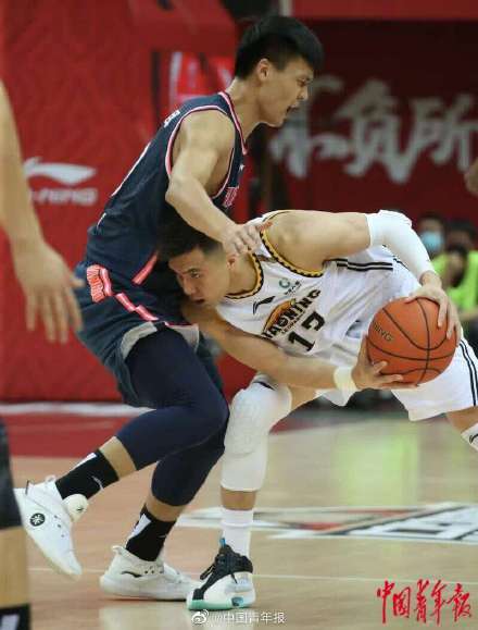 2021男篮决赛全场回放（CBA总决赛：辽粤大战次回合 辽宁队加时赛获胜 艰难扳回一城）-趣拿体育