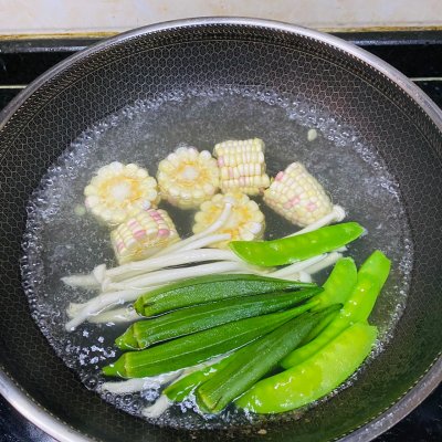 油醋汁拌什么菜好吃（减脂餐虾仁鸡蛋水煮蔬菜沙拉）