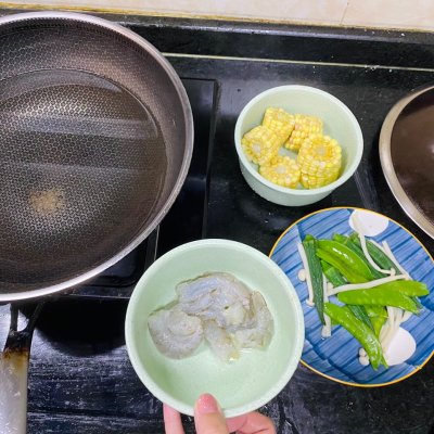 油醋汁拌什么菜好吃（减脂餐虾仁鸡蛋水煮蔬菜沙拉）