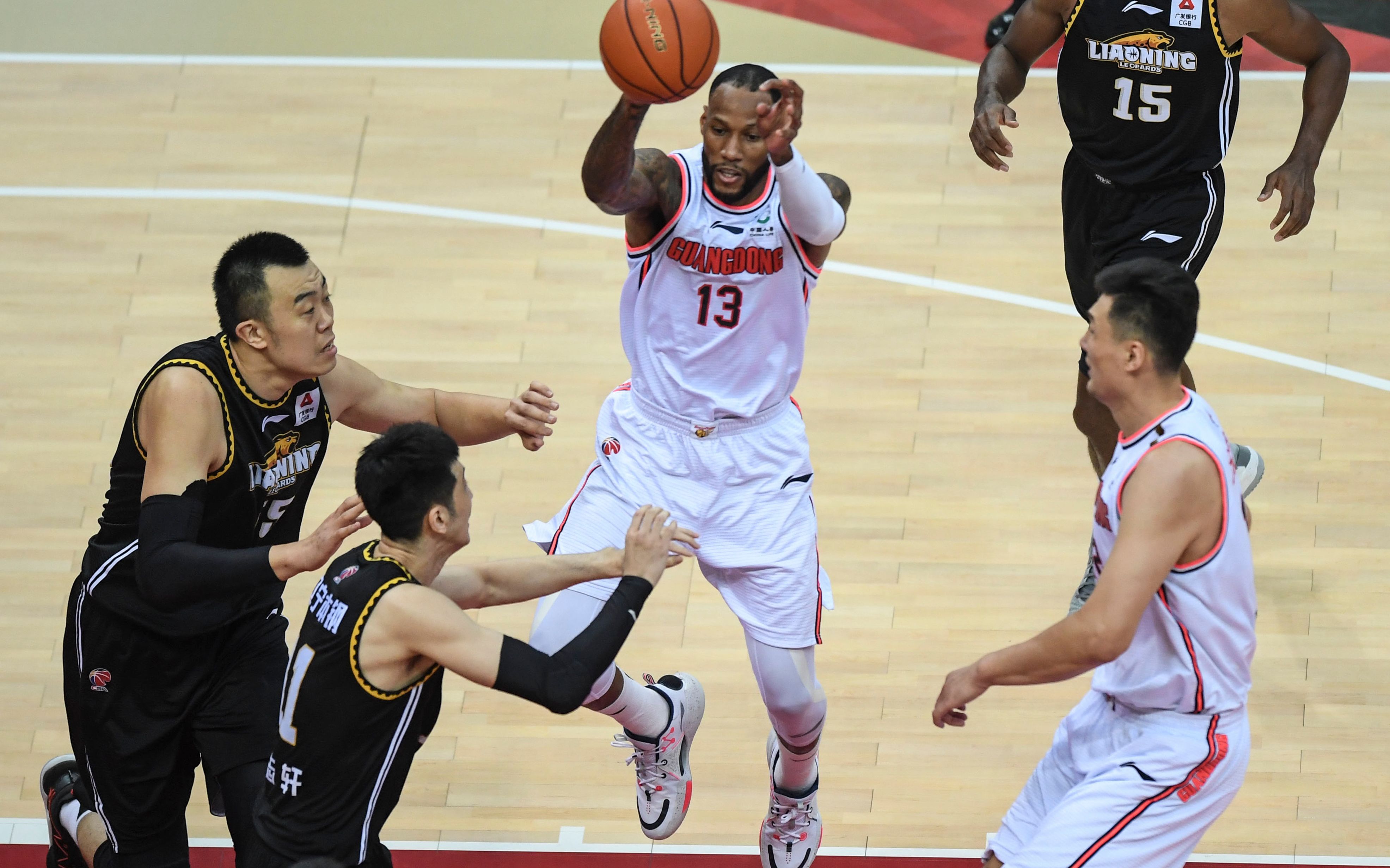 cba在哪里比（广东2比1战胜辽宁，CBA诞生11冠王）-趣拿体育