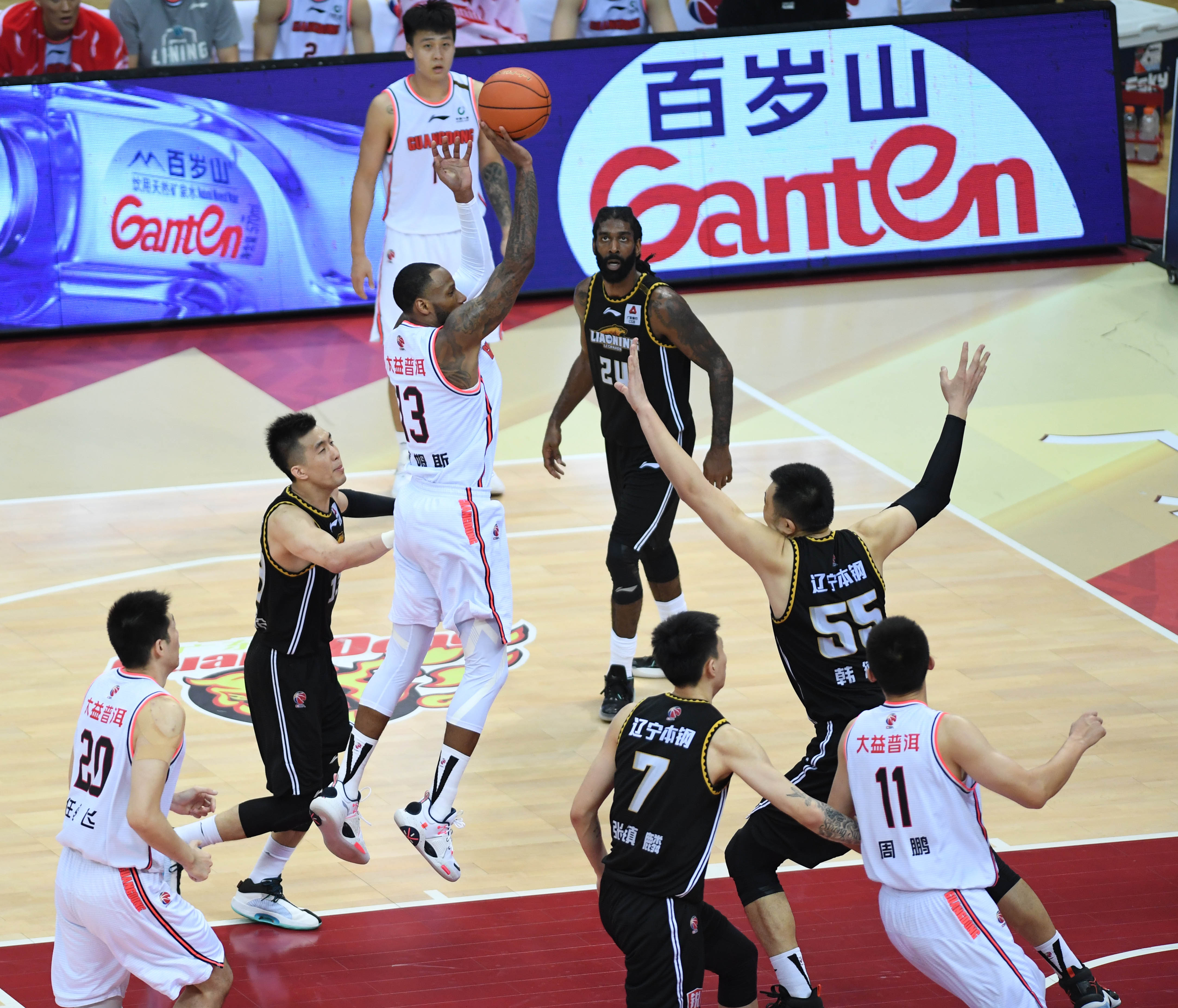 当日,在2020-2021赛季中国男子篮球职业联赛(cba)总决赛第三场比赛中