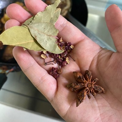 红烧排骨怎样做（排骨买回来这样做比外面的还好吃）