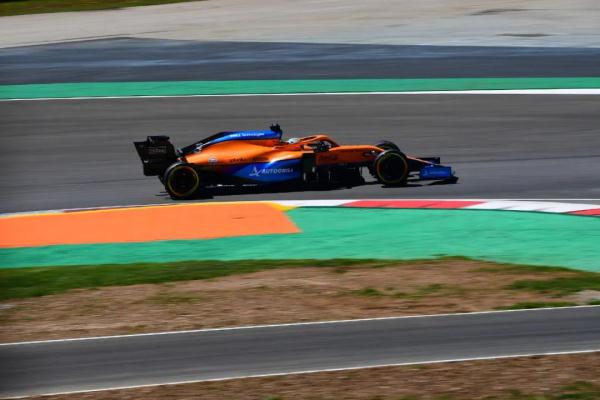 2021年f1赛程直播时间表（「F1」CCTV5+今日22：00直播葡萄牙大奖赛正赛 梅赛德斯车队博塔斯杆位发车 队友汉密尔顿紧随其后）