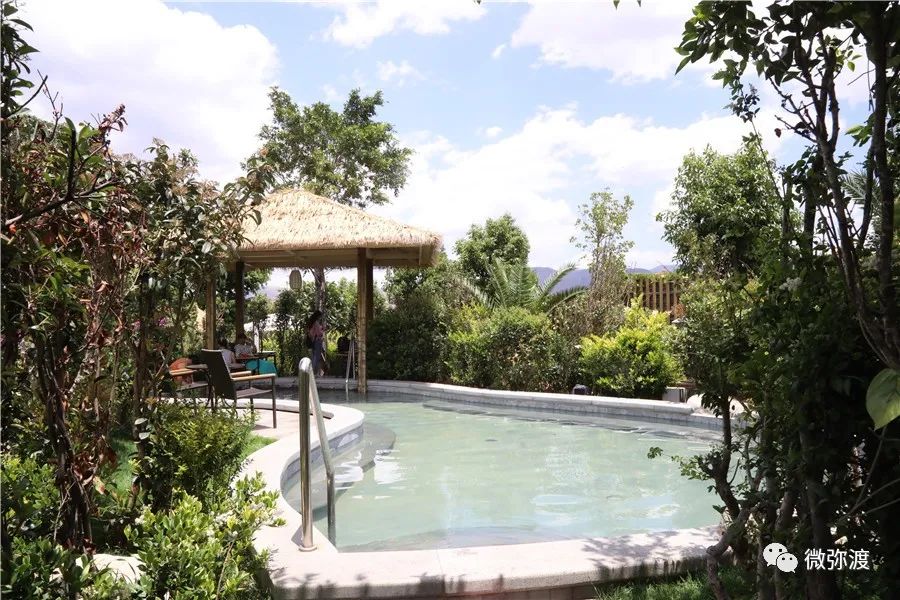 在咱们弥渡,说到天然温泉资源,那真是深受邻县人群的喜爱,比如,小河淌