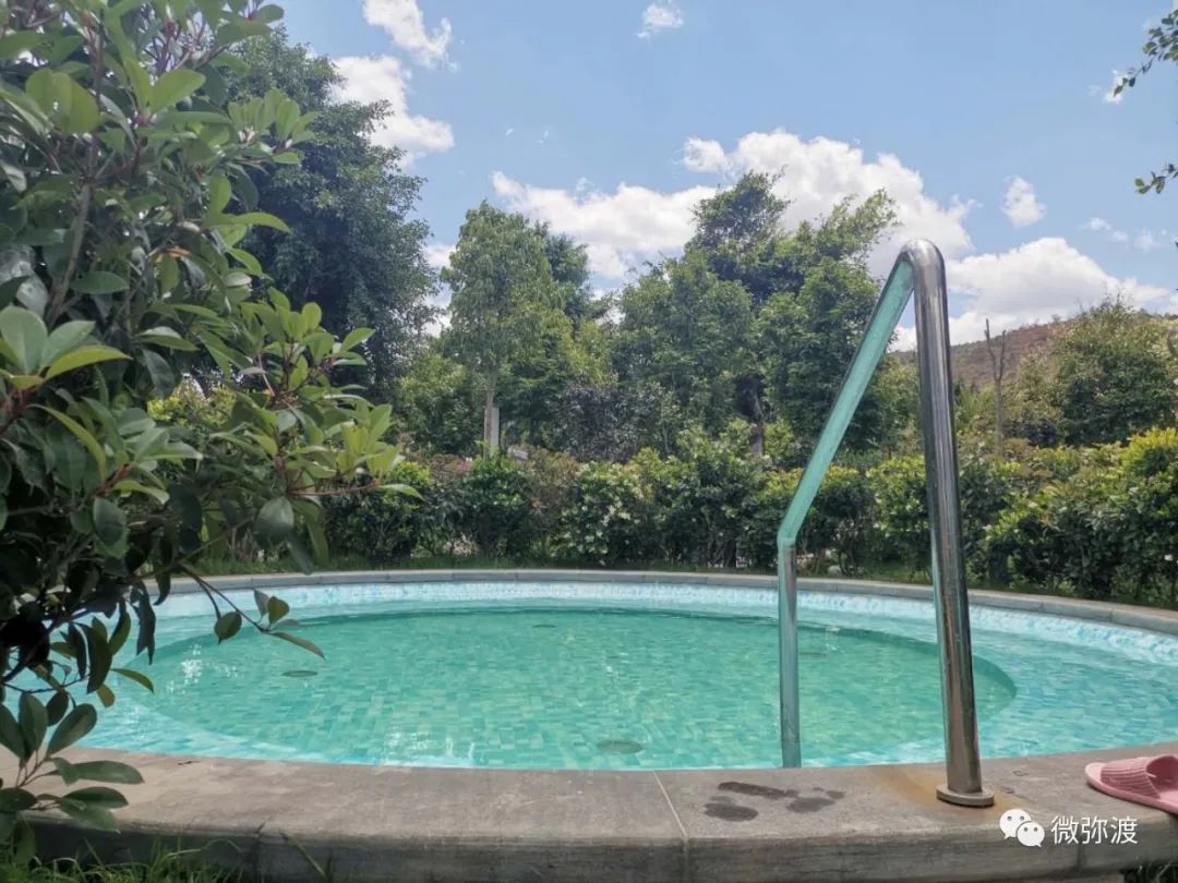 在咱们弥渡,说到天然温泉资源,那真是深受邻县人群的喜爱,比如,小河淌