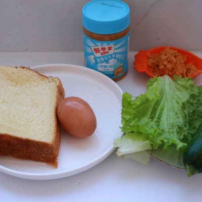 请调查一下四季宝蓝的小罐装花生酱三明治的秘籍。