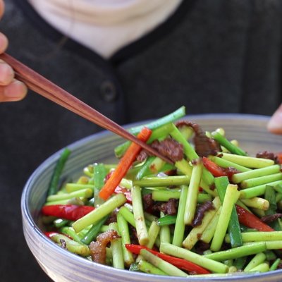 蒜薹炒肉的做法這道蒜薹炒肉太銷魂連吃3天都不膩