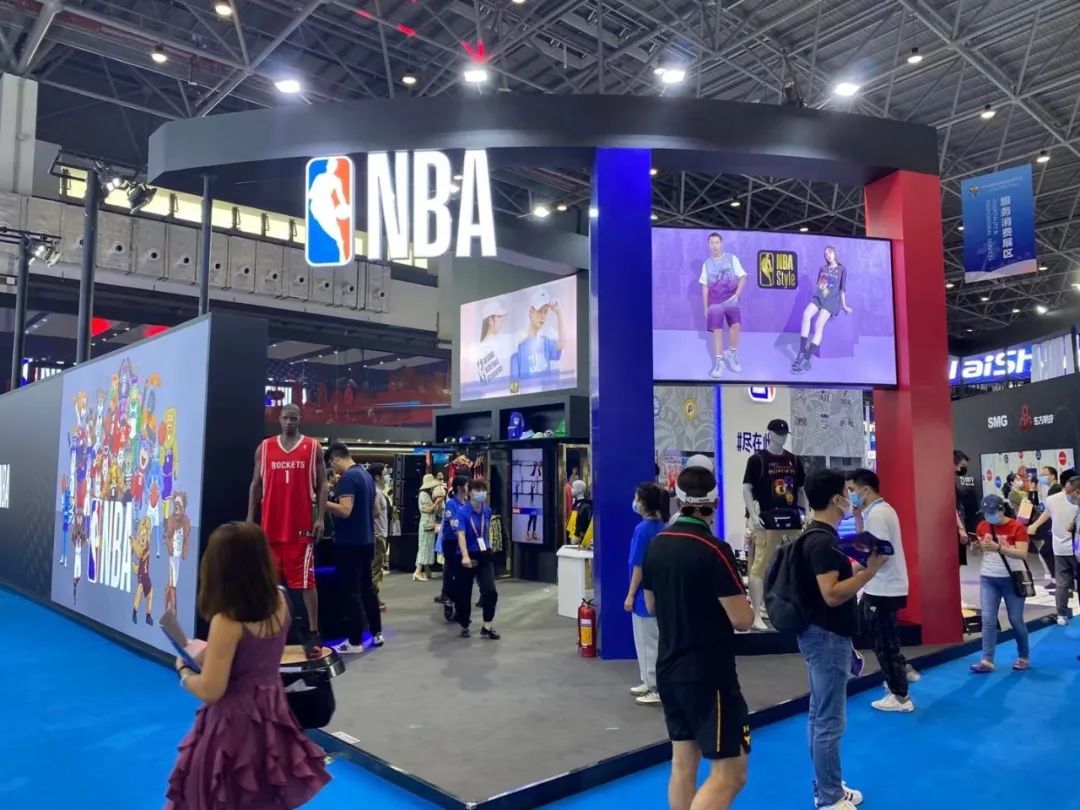 857直播体育nba(30分钟定制个性化手表、弹奏扬琴的机器人……消博会上这些展品亮了)