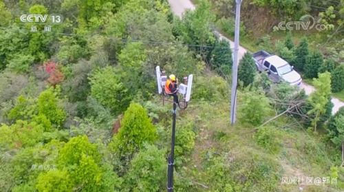 在深山里修建一座基站有多难？铁塔固件达800斤，需要10个人才能搬上去