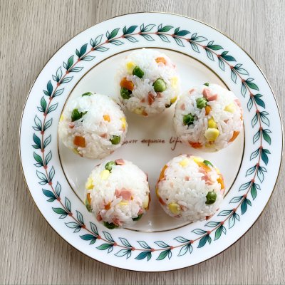 飯團(tuán)的做法,飯團(tuán)的做法和配料